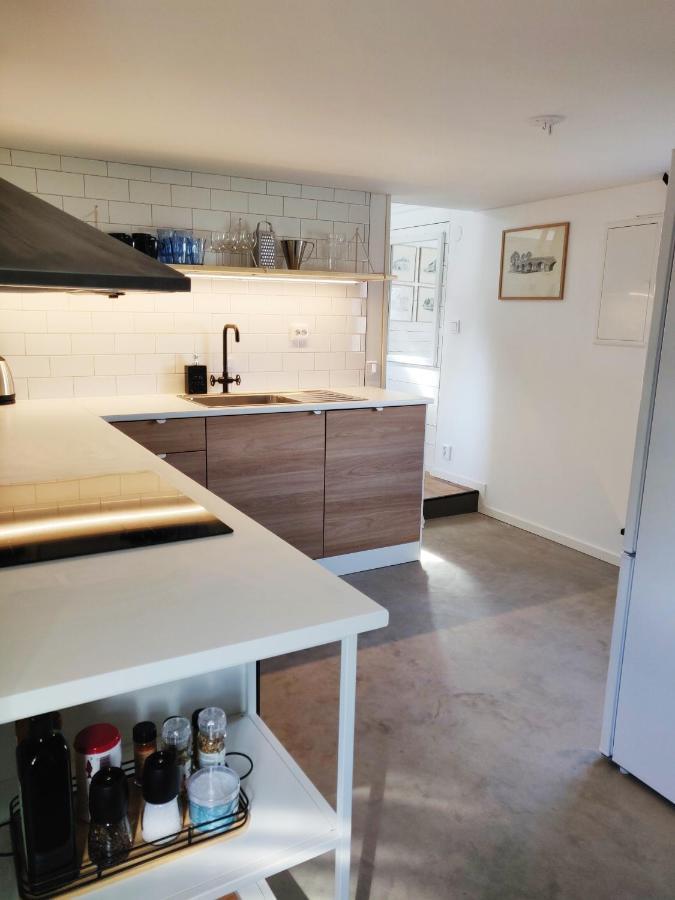 Lillstugan - Centralt Och Havsnaera I Lugnt Villomrade ファルケンベリ エクステリア 写真