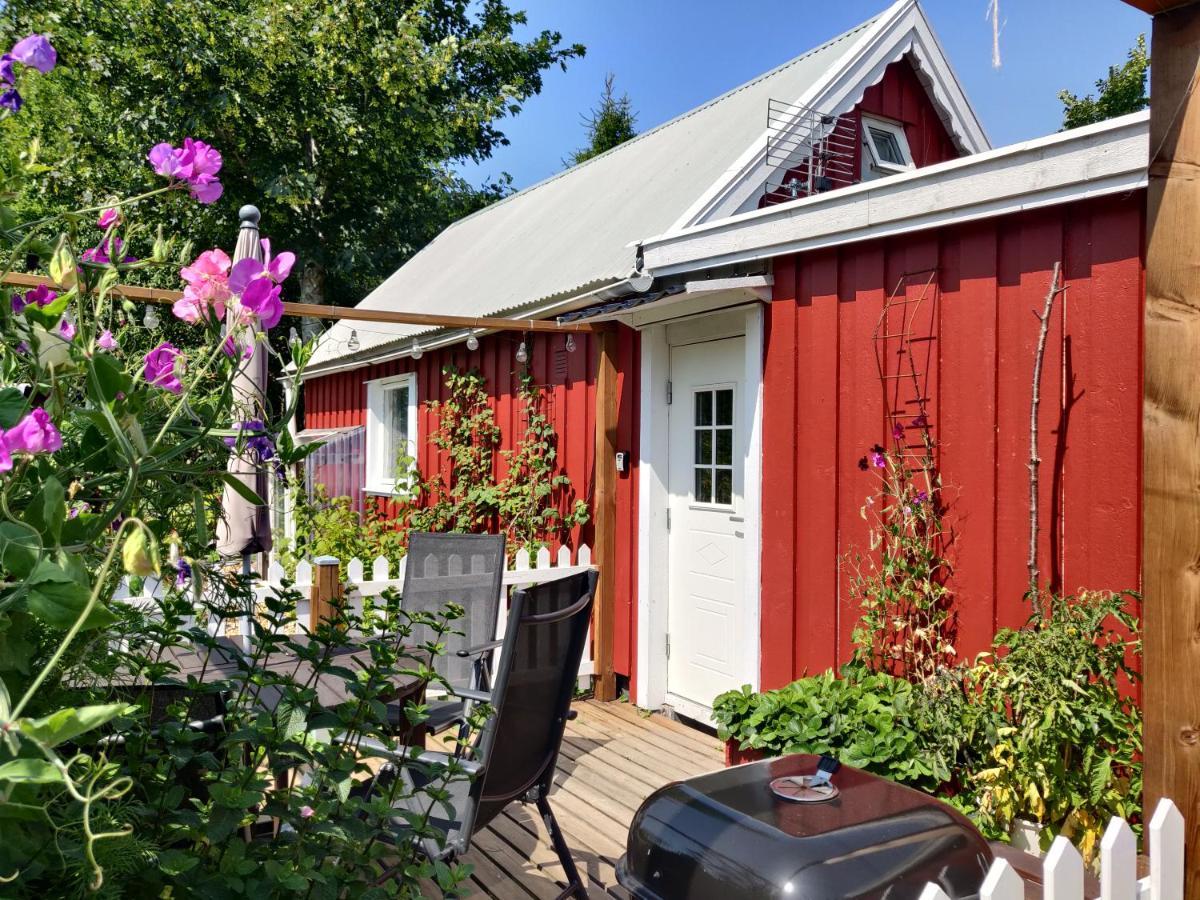 Lillstugan - Centralt Och Havsnaera I Lugnt Villomrade ファルケンベリ エクステリア 写真