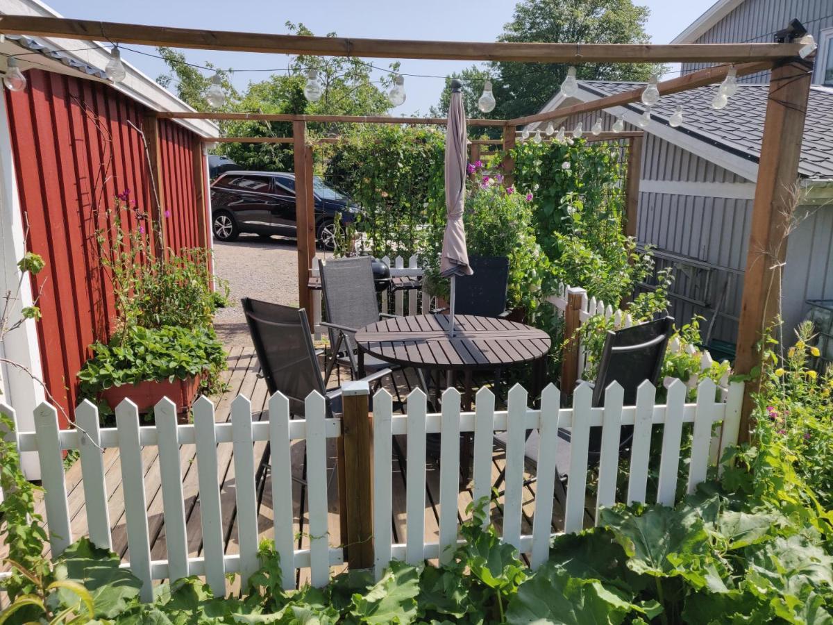 Lillstugan - Centralt Och Havsnaera I Lugnt Villomrade ファルケンベリ エクステリア 写真