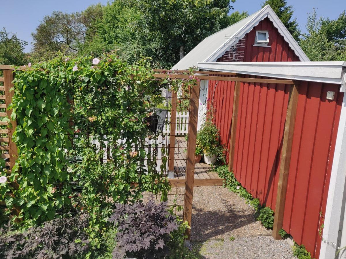 Lillstugan - Centralt Och Havsnaera I Lugnt Villomrade ファルケンベリ エクステリア 写真